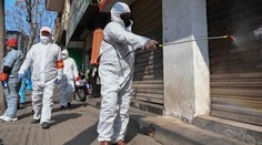 Koronavírusu už podľahlo najmenej 908 ľudí, nakazených je vyše 40-tisíc