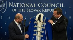 Danko udrel na ľudovú nôtu a štátnikom odovzdáva zbojníkov a kožuchy