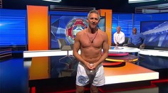 Sľuby sa majú plniť. A tak Lineker moderoval v trenkách