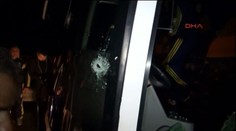 Na autobus vezúci hráčov Fenerbahce Istanbul niekto strieľal