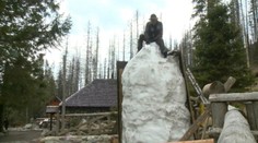 Megakraslica, aká sa len tak nevidí. Vyrába ju Slovák s lopatou a mačetou