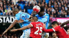 Škrtelov neúspešný návrat, manchesterské derby pre United