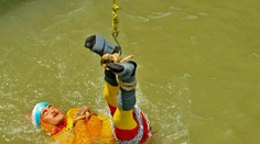 Kúzelník napodobňoval Houdiniho kúsok. Utopil sa v rieke