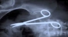 Muž trpel deväť rokov. Neuveríte, čo lekári zabudli v jeho bruchu