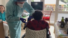 Seniorov zo zariadení sociálnych služieb prihlásili na očkovanie včas, termíny stále nedostali