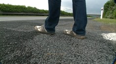 Diaľnicu pri Prešove posypali kamienkami. Vodiči zúria