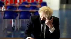 Súkromné číslo premiéra Johnsona bolo na internete 15 rokov. Mohli ho odpočúvať?