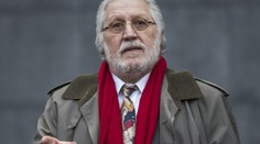 Známy moderátor mal zneužívať aj tínedžerky