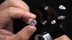 Austrálski vedci vyrobili prvý diamant pri izbovej teplote. Celé to trvalo iba pár minút