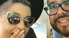 Náš kolega stretol v lietadle svetovú hviezdu. Selfie musí byť