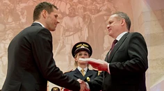 Kiska udeľoval štátne vyznamenania, ušlo sa aj Handzušovi