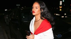 Rihanna si z kíl navyše ťažkú hlavu nerobí. Minisukní sa nevzdáva