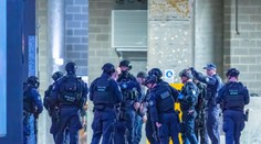 Austrálska polícia zastrelila 16-ročného chlapca, ktorý sa oháňal nožom a zranil človeka