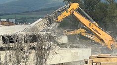 Významný posun v neslávne známej ceste. Búrajú mosty na hlavnom ťahu na D1 a do Česka