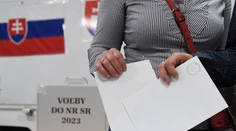 Voličovi sa nepáčila farba pečiatky na hlasovacej obálke. Riaditeľka odboru volieb tvrdí, že na farbe nezáleží