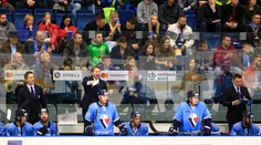Slovan dostal kuriózny gól počas vlastnej presilovky. Mladíka Vojvodu zaskočil ľahký puk