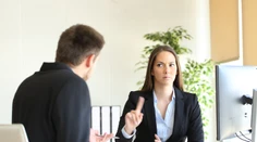 Najžiadanejší absolventi sú po IT-čkároch v priemysle. Ktoré schopnosti vedia predať?