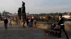 Kontrolovali a aj zarobili. Česká polícia udelila v podnikoch desiatky pokút za porušenie opatrení