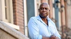 Po krátkej chorobe zomrel herec Andre Braugher (†61), hviezda zo seriálov Zločin v uliciach a Brooklyn 99