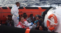 Talianske úrady povolili deviatim migrantom vylodiť sa na Lampeduse