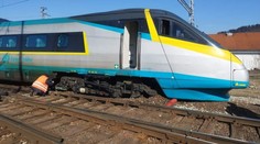 V Žiline sa vykoľajil vlak, doprava na Kysuce aj do Česka je zastavená. Črtá sa aj príčina nehody