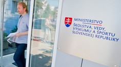 Na profesia.sk bol chvíľu inzerát na ministra školstva: Benefitom malo byť aj odkúpenie sifónov