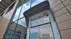 Češka uložila chlapčeka do hniezda záchrany. Onedlho volala, že chce syna naspäť