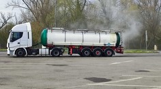 Diaľnica D1 medzi Prešovom a Košicami ostane uzavretá zrejme až do piatkového rána. Uniká tam veľmi nebezpečná látka