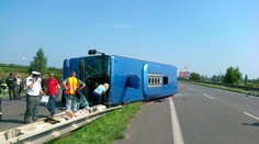 Piatková nehoda autobusu má druhú obeť. Zomrela aj 75-ročná cestujúca