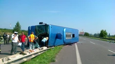 Piatková nehoda autobusu má druhú obeť. Zomrela aj 75-ročná cestujúca