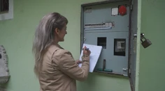 Žena má zaplatiť päťtisícový nedoplatok. Toľko elektriny však vraj nemala ako spotrebovať
