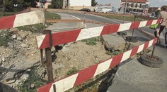 Iba na Slovensku: V strede križovatky pred pár mesiacmi vykopali obrovskú jamu a odišli