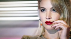 Jennifer Lawrence na Slovensku. Nafotili ju pri petržalských panelákoch