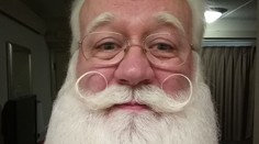 Chlapček zomrel v náručí Santa Clausa. Stihol mu splniť posledné želanie