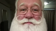 Chlapček zomrel v náručí Santa Clausa. Stihol mu splniť posledné želanie