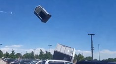 VIDEO: Piknik sa zmenil na chaos. Toaleta poletovala vzduchom, ako keby bola z papiera