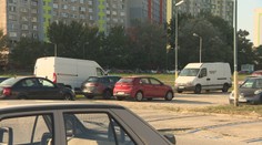 Bratislavská Petržalka vyháňa dodávky z obytných zón. Nová parkovacia politika nepraje ani rodinám