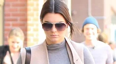 Pri Kendall Jenner sa grafik zahral na plastického chirurga. To sú prsia!