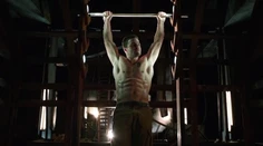 Sexy Arrow v akcii dabléra nepotrebuje. Video z tréningu ako dôkaz