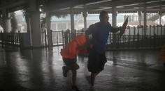 VIDEO: Supertajfún dorazil do Číny. Ľudí odfukovalo, akoby ani nič nevážili