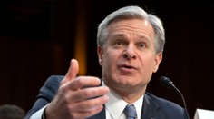 Šéf FBI odtajnil detaily atentátu na Trumpa. To, čo ho zasiahlo, nemusela byť guľka