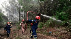 Druhý najväčší grécky ostrov sužuje požiar. Hasičom sa ho nedarí dostať pod kontrolu