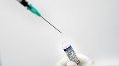 Muž si nechal pichnúť 90 dávok vakcíny proti covidu. Predával sfalšované očkovacie preukazy