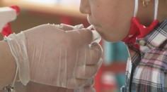 Pediatri sa v týchto dňoch nezastavia. Niektoré deti s omikronom končia aj v nemocnici