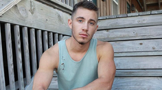 Sexy mladík všetkých zaskočil. Takto vyzeral ako žena