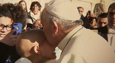 Dievčatko (12) verí, že z rakoviny ju vyliečilo aj požehnanie od pápeža