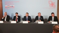 Summit V4: Prezidenti odmietli plynovod Nordstream 2, obávajú sa o Ukrajinu