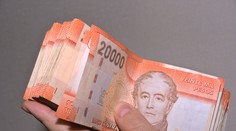 Muž dostal od firmy omylom 286-násobok výplaty. Odvtedy sa po ňom akoby zľahla zem