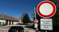 Veľká policajná akcia v budove ministerstva vnútra v Žiline, zadržali štyroch policajtov