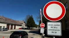 Veľká policajná akcia v budove ministerstva vnútra v Žiline, zadržali štyroch policajtov